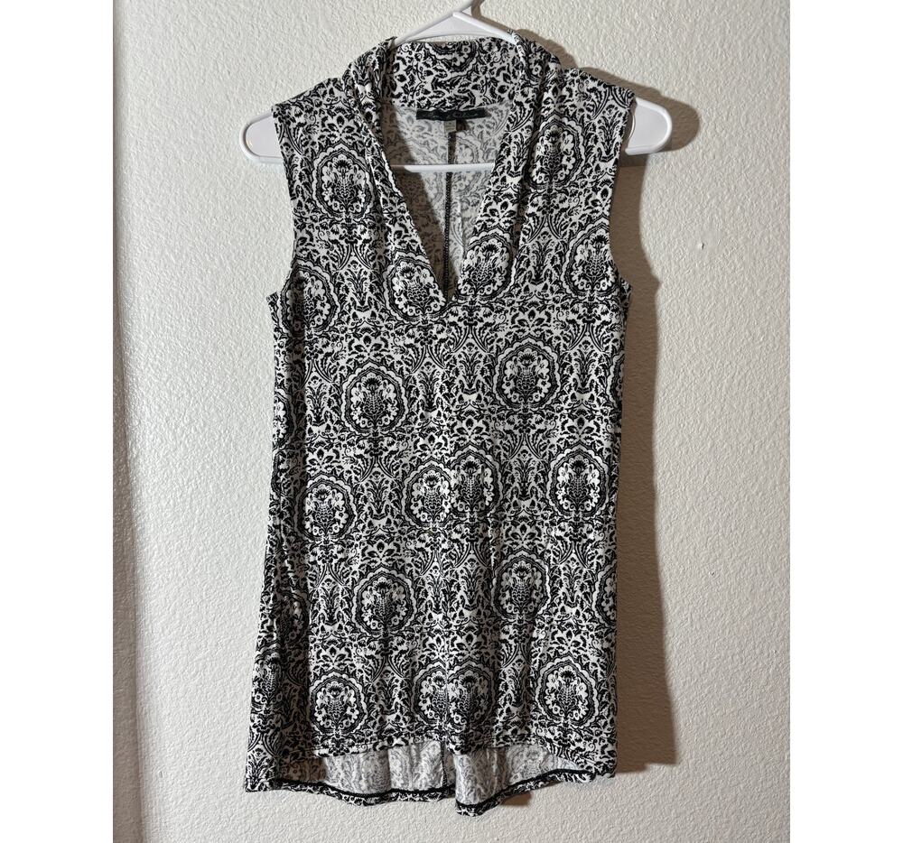 Rose & Olive Size S Black White Damask Medallion Sleeveless V-Neck Tunic Top